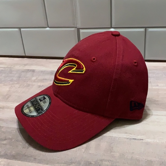 NEW ERA CLEVELAND CAVALIERS CORE CLASSIC 9TWENTY ADJUSTABLE HAT - MAROON - Picture 6 of 8